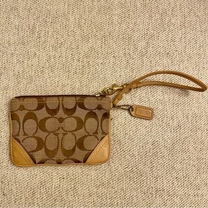 Coach Signature Wristlet Brown